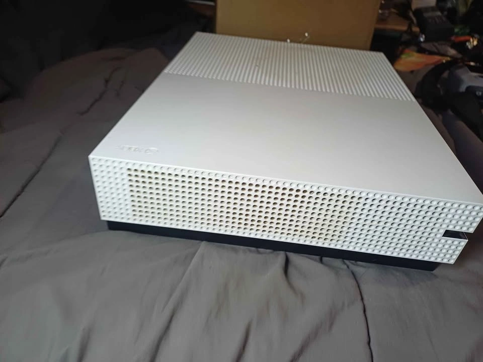 Xbox One S 1TB Console - photo 3