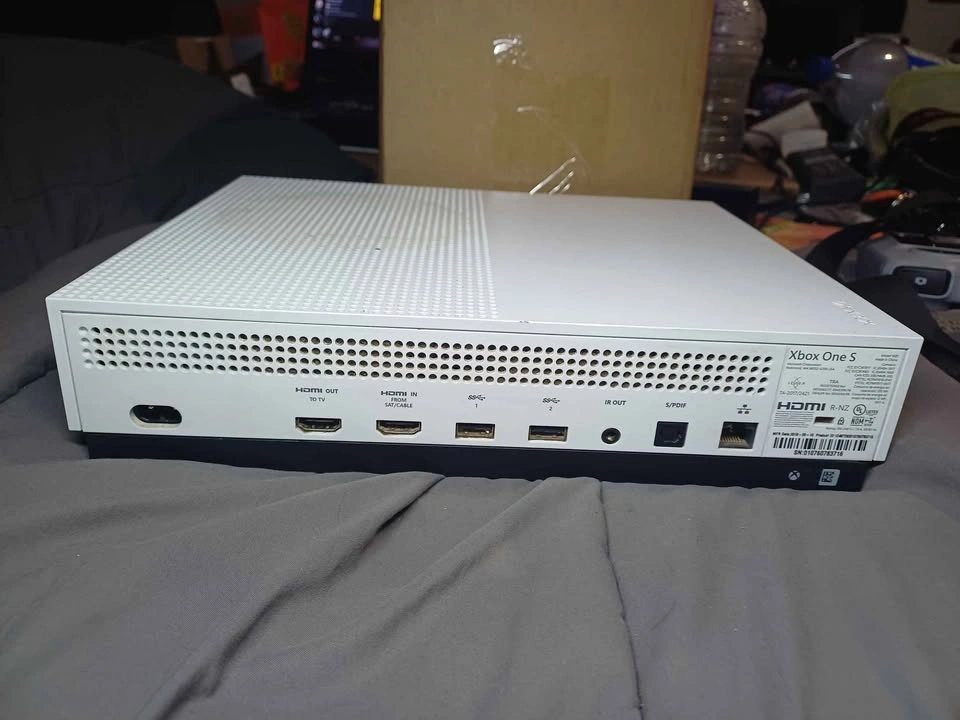 Xbox One S 1TB Console - photo 4