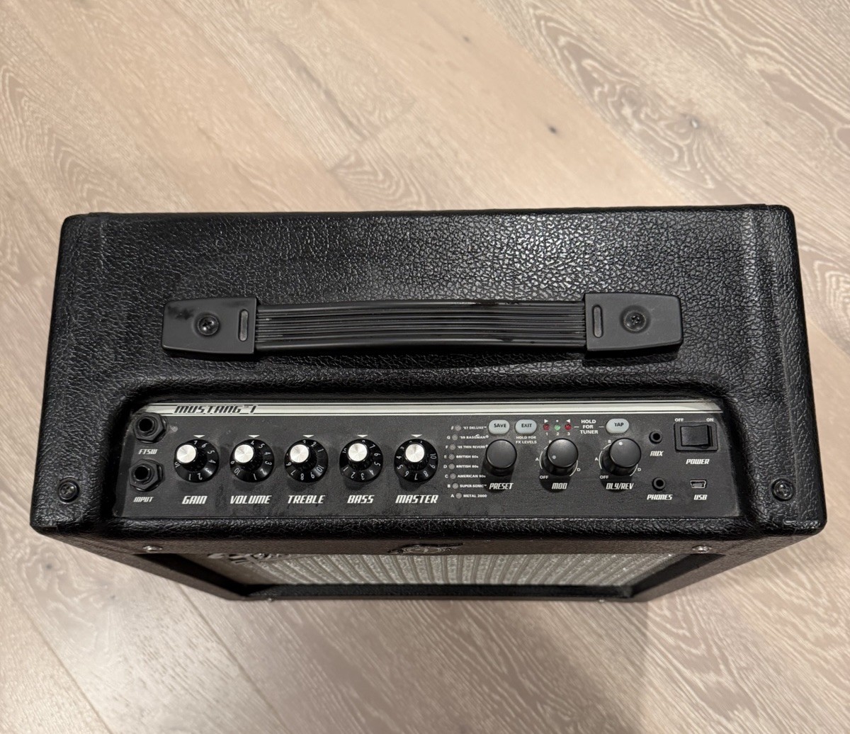 Fender Mustang I (V.2) 20W Modeling Guitar Amp