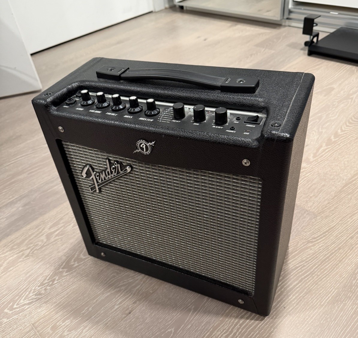 Fender Mustang I (V.2) 20W Modeling Guitar Amp - photo 3