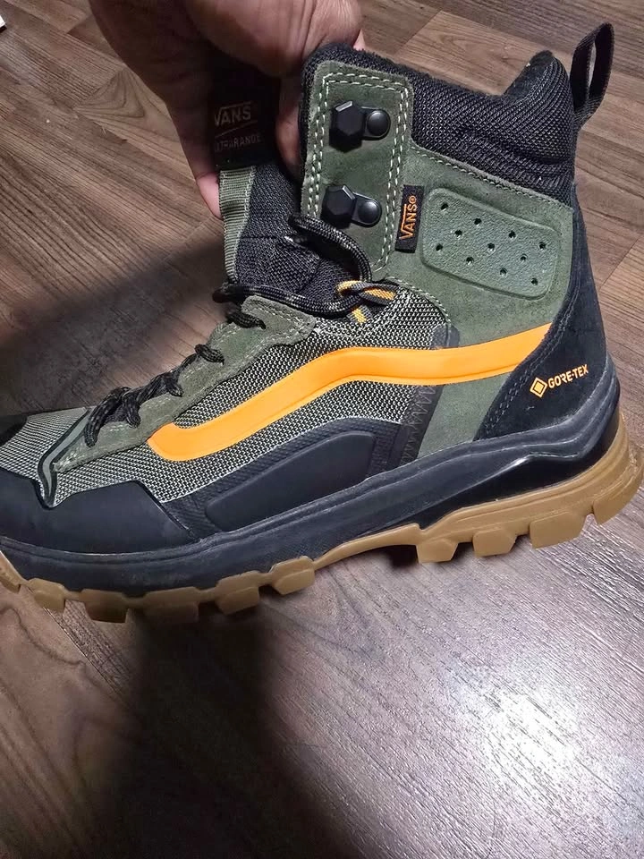 Vans Gore-Tex Snow Shoes - Men's Size 9.5 - photo 2