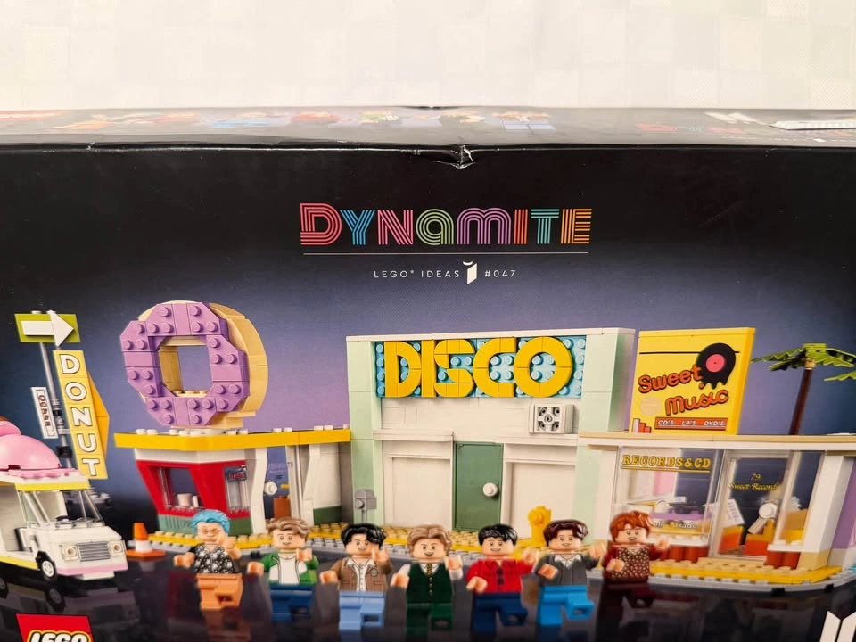 LEGO Ideas BTS Dynamite Set 21339 - photo 2