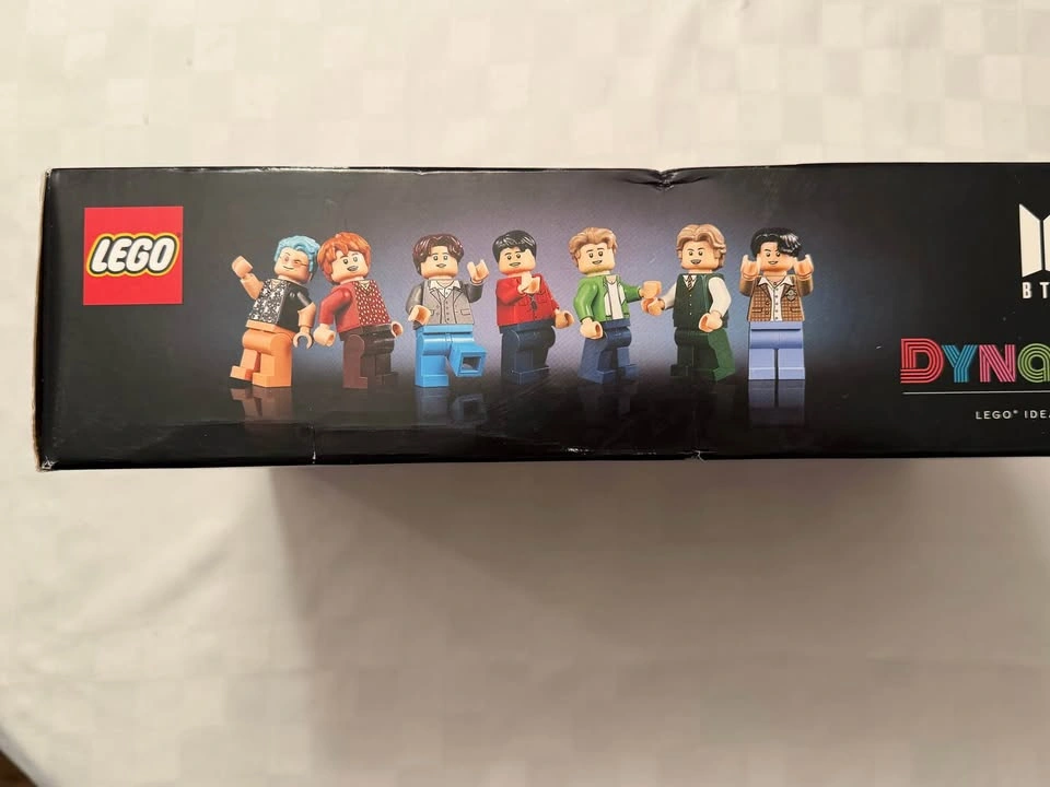 LEGO Ideas BTS Dynamite Set 21339 - photo 3