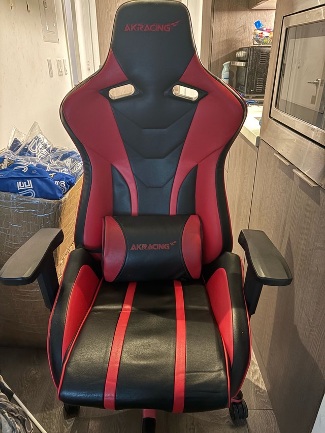 AKRacing Gaming Computer Chair - Like New - Ergonomic & Extra Wi