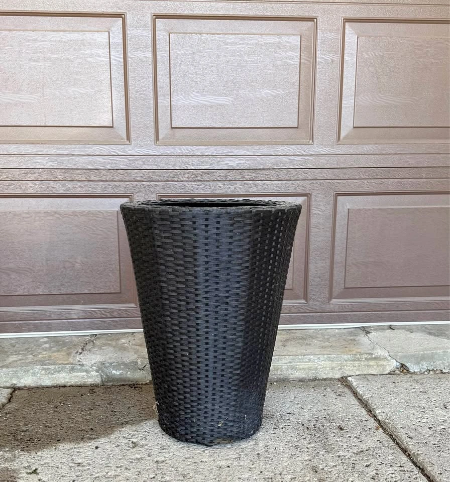 Tall Black/Dark Brown Wicker Plastic Planter