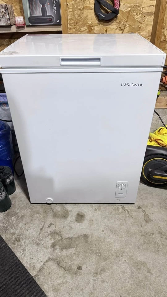 Insignia 5.0 Cu. Ft. Garage Ready Chest Freezer (NS-CZ50WH0-C) - - photo 4