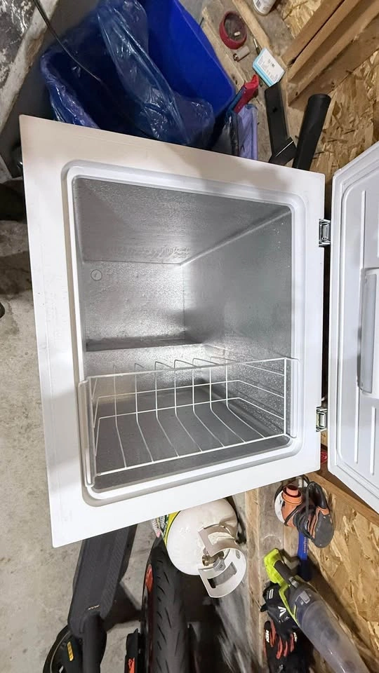 Insignia 5.0 Cu. Ft. Garage Ready Chest Freezer (NS-CZ50WH0-C) - - photo 5