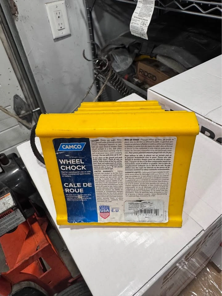CAMCO Wheel Chock - photo 2