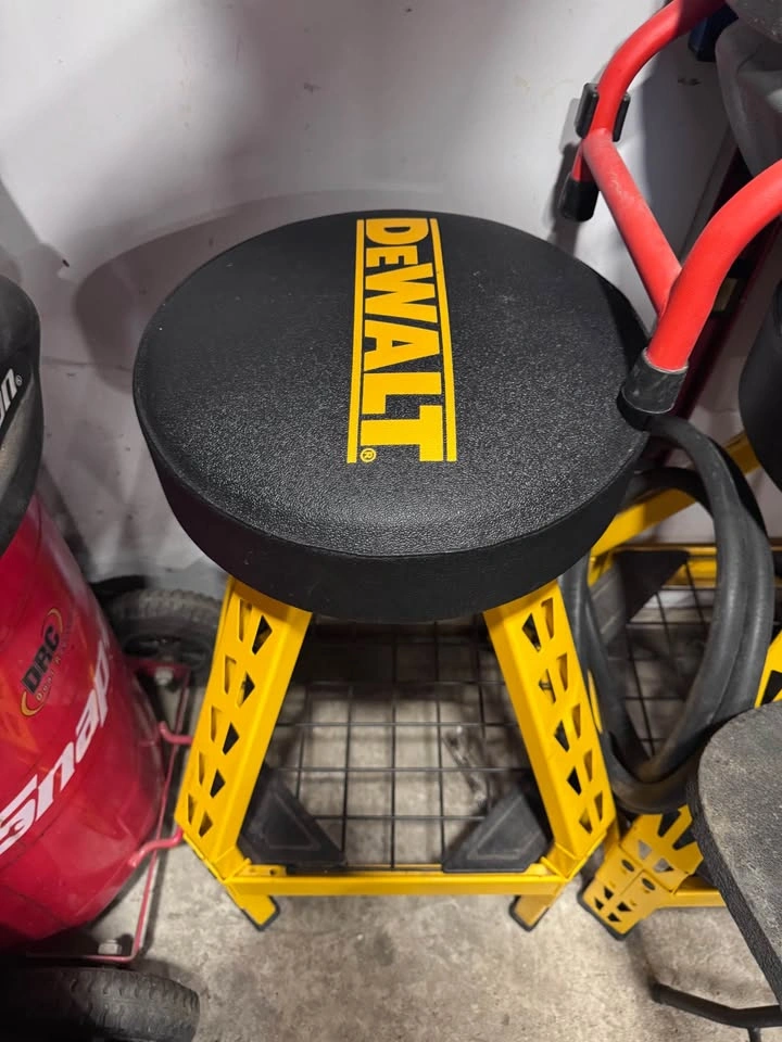 DeWalt Shop Stool - photo 2