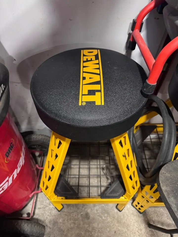 DeWalt Shop Stool - photo 2