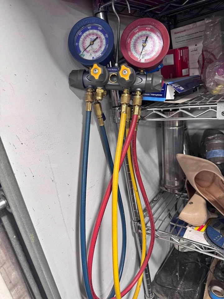 YELLOW JACKET R-410A Manifold Gauge Set with Hoses
