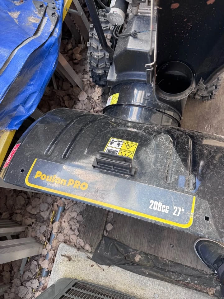 Poulan PRO 208cc 27" Snow Blower - photo 2