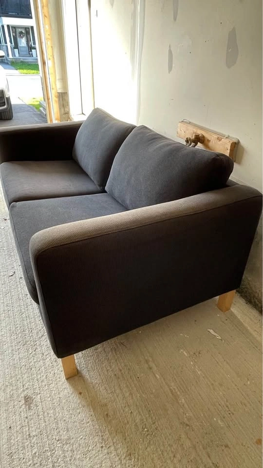 Dark Grey 2-Seater Sofa – Comfortable, but sun-faded – Great Opp - photo 5
