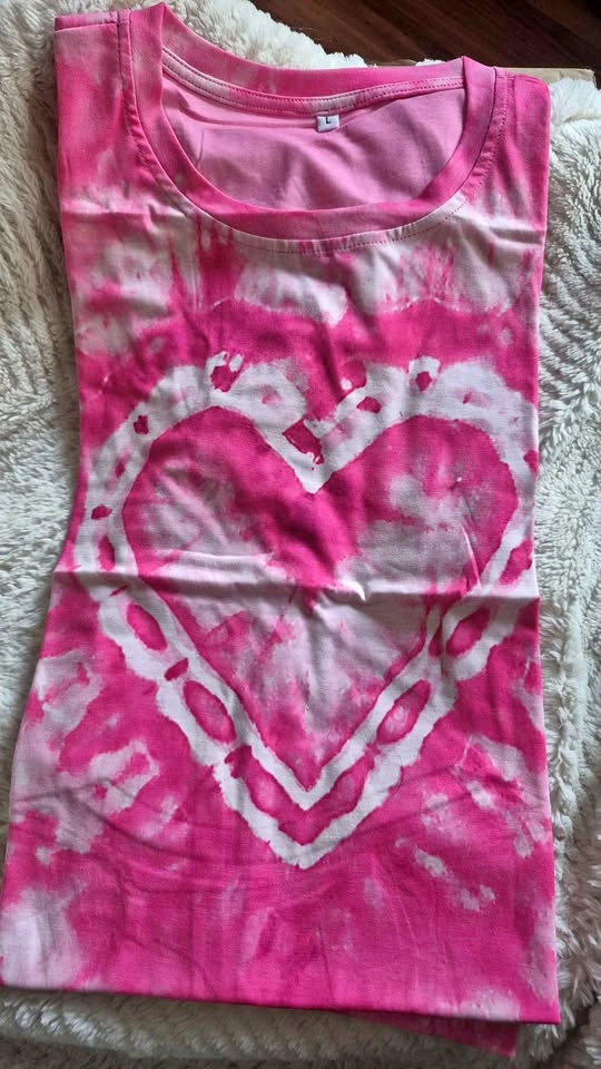 Pink Tie-Dye Heart t shirt Size L sku 0178
