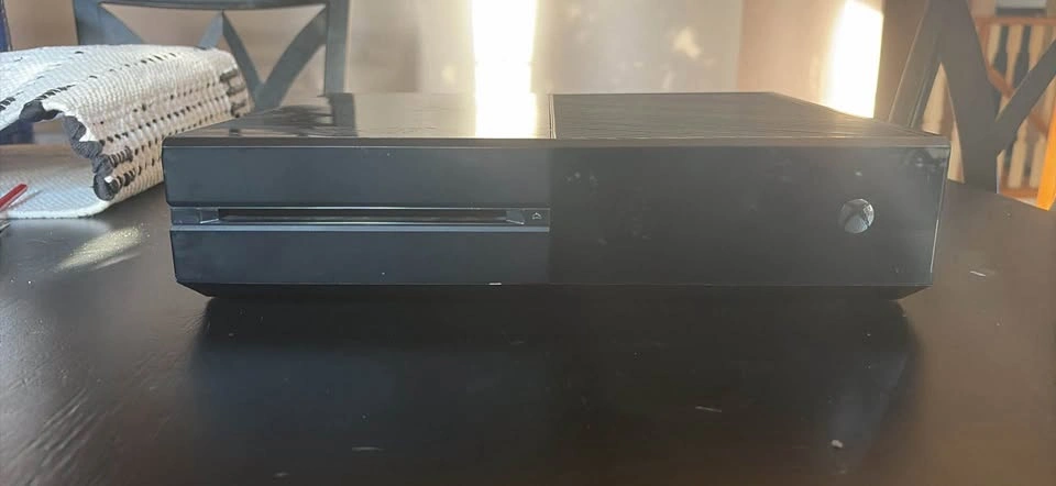 Xbox One - Original Console - photo 3