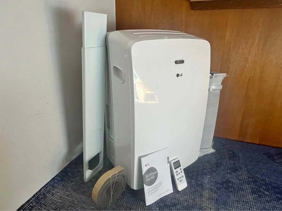 LG Portable Air Conditioner - 6K BTU - Like New