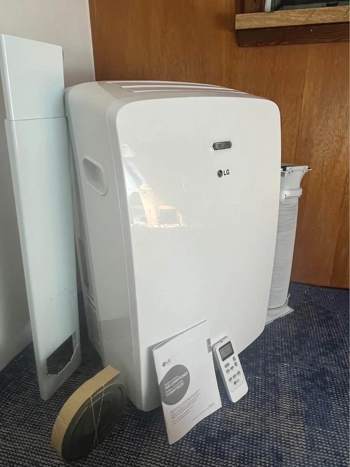 LG Portable Air Conditioner - 6K BTU - Like New - photo 3