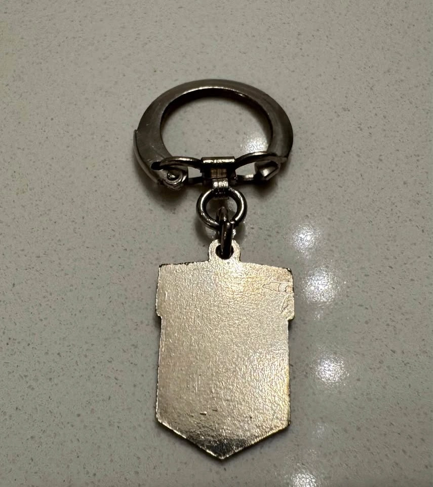 Vintage Chevron Dealer Enamel Metal Fob Keychain Ring - photo 2