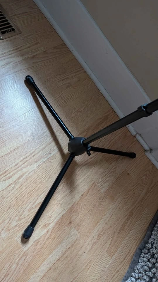 Mic Stand with Double Nylon Screen Pop Filter - photo 4