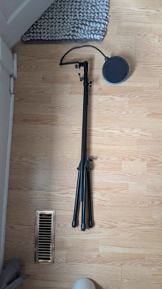 Mic Stand with Double Nylon Screen Pop Filter - photo 5