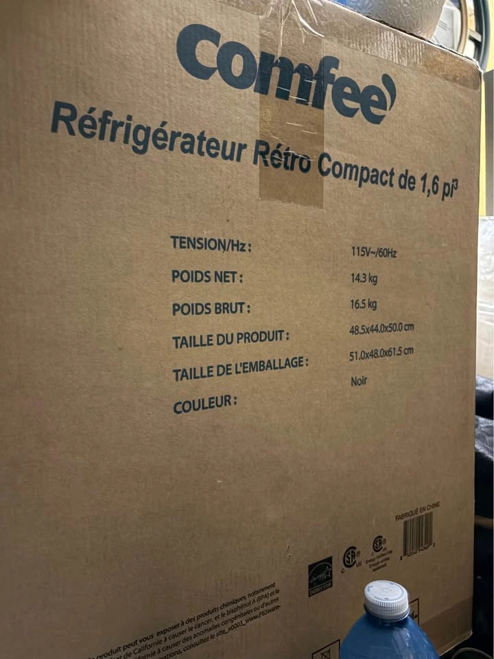 Brand New Comfee 1.6 cu. ft. Retro Mini Fridge - In Box - photo 2