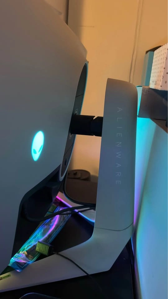 Alienware 27" QHD 1440p Gaming Monitor (AW2723DF) - photo 3