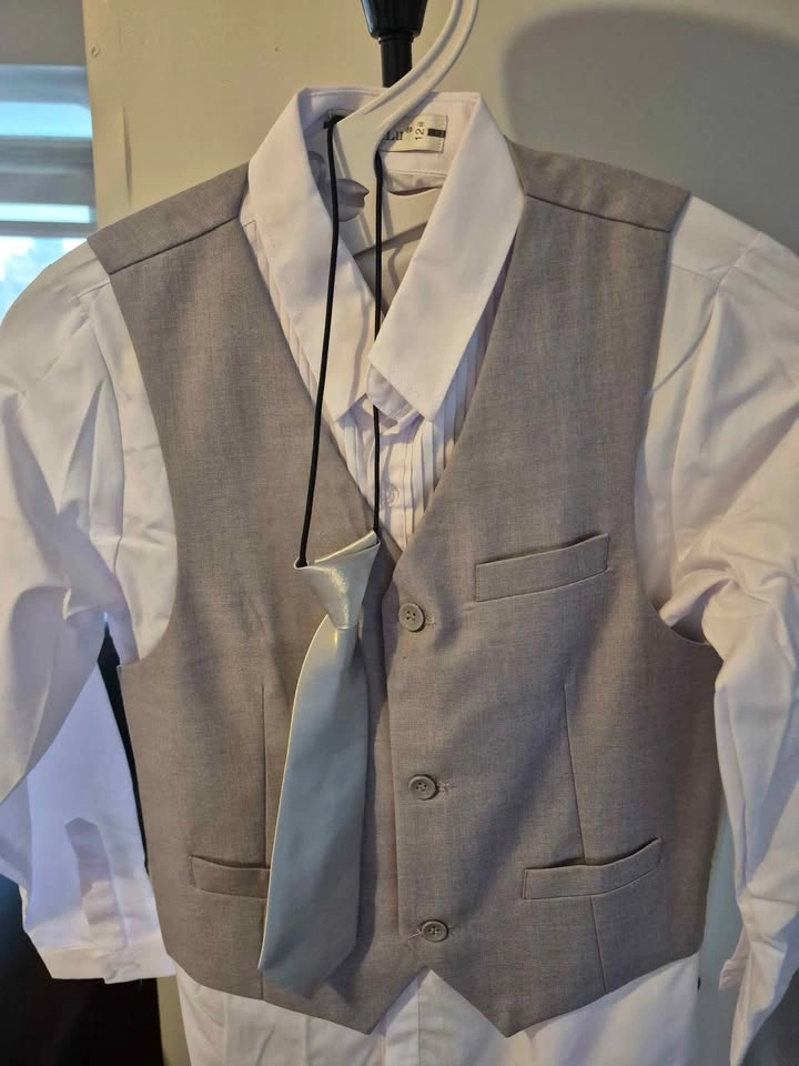 Boys Light Grey 5-Piece Formal Suit Set Size 12 – Brand New - photo 2