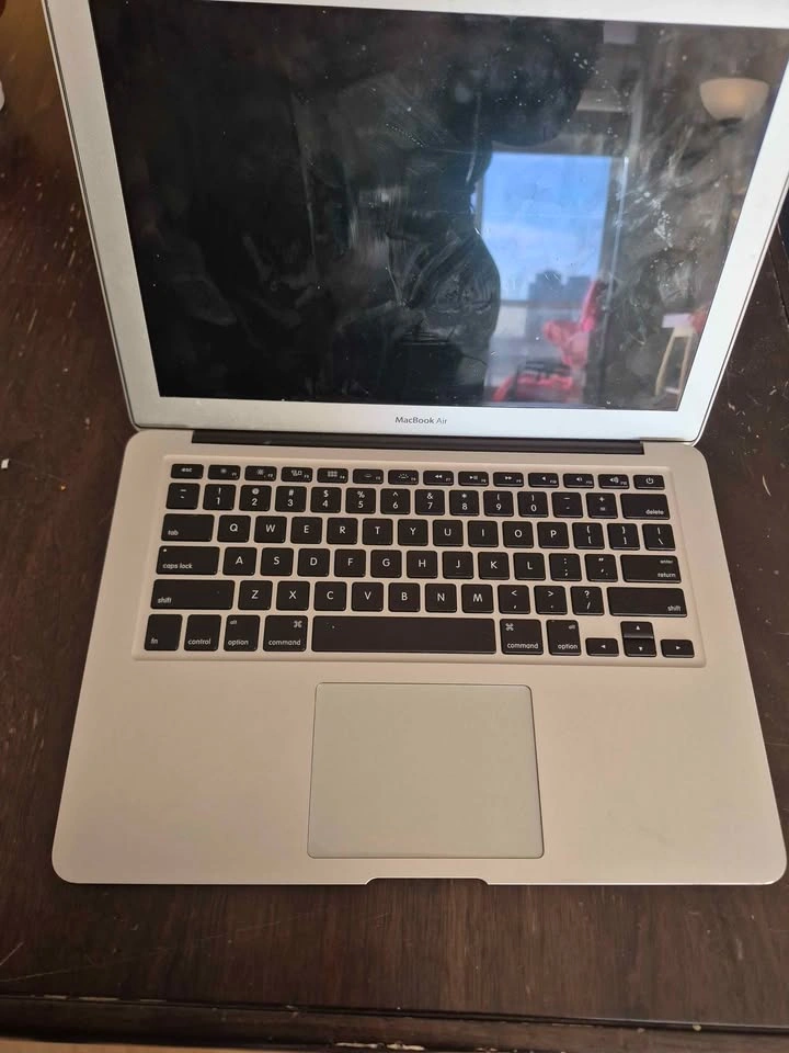 MacBook Air 13" 2017 A1466 – For Parts / No SSD / No iCloud Lock - photo 2