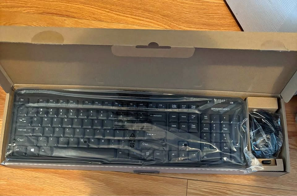 Amazon Basics Wireless Keyboard and Mouse Combo
