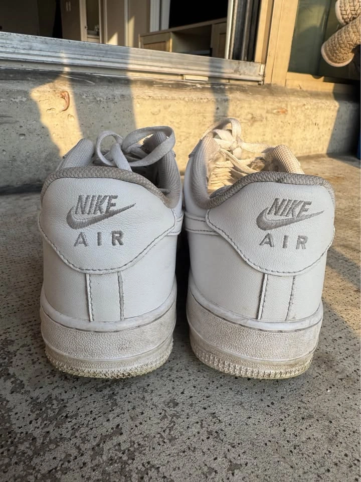 Nike Air Force 1 Size 11 - photo 2