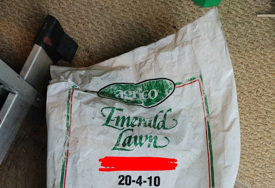 Premium lawn food and treatment. 2 items available. - photo 2