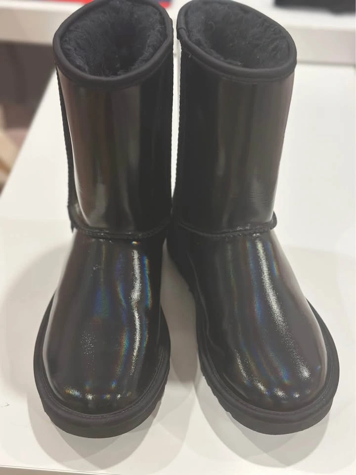 Women black Ugg boots