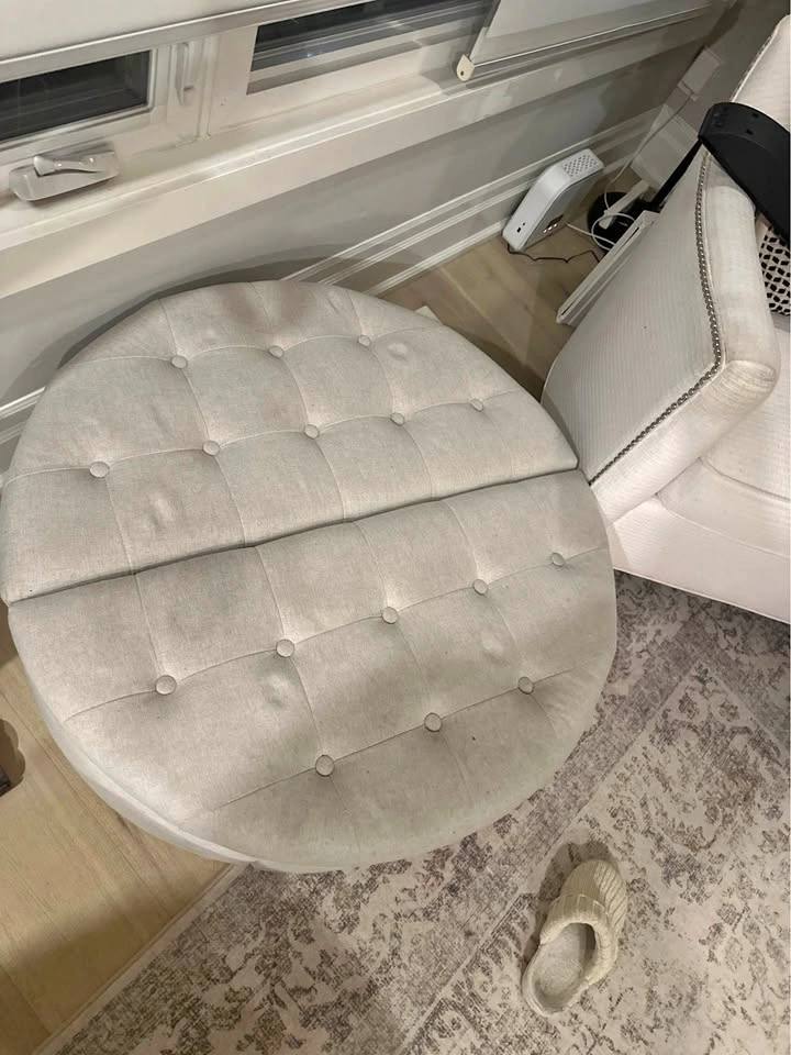 Round tufted ottoman with storage