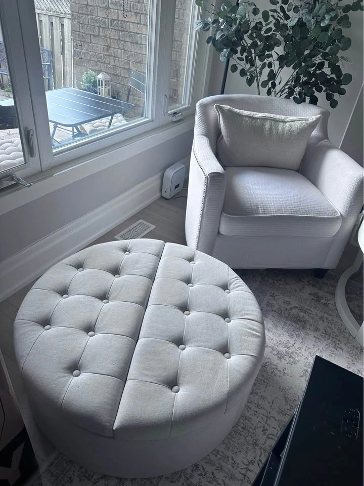 Round tufted ottoman with storage - photo 2