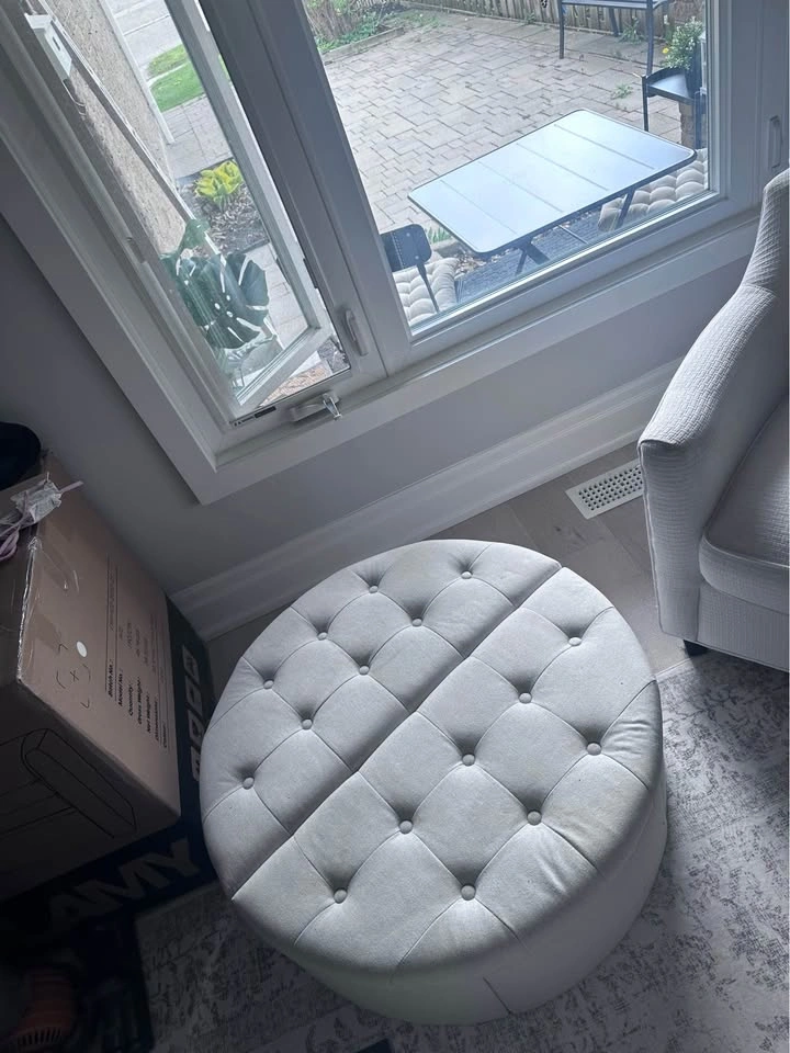 Round tufted ottoman with storage - photo 3