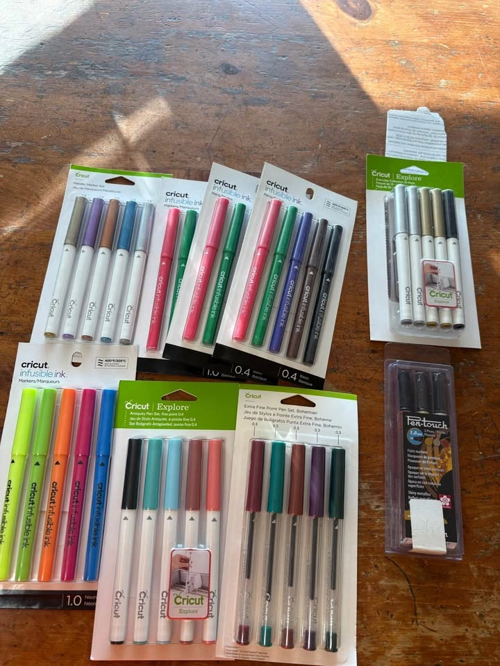 Vinyl rolls and markers - photo 5