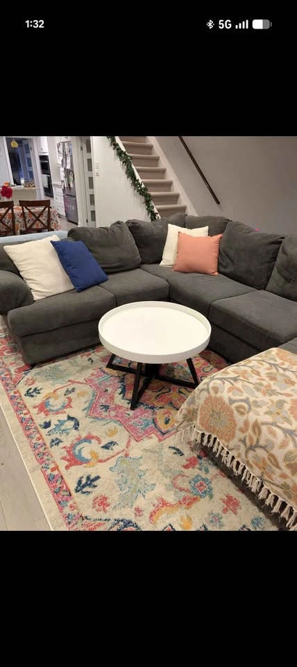 Large sectional couch - photo 3