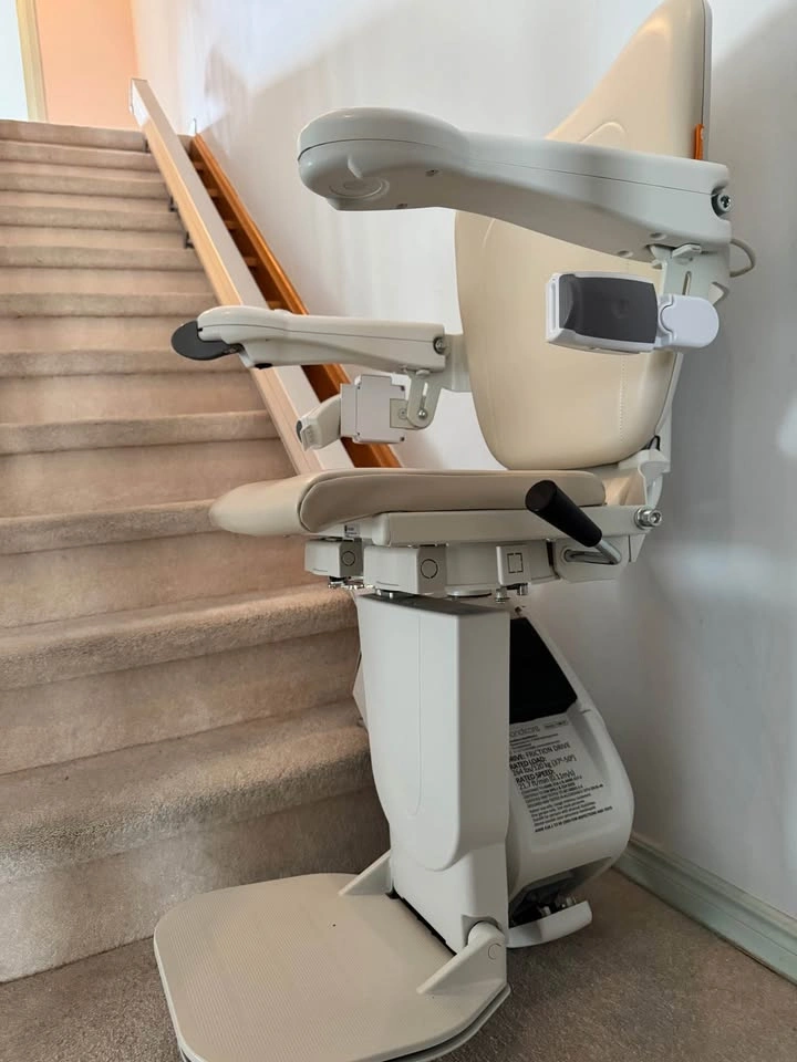 Handicare 1100 ST Stairlift Chair Lift - photo 2