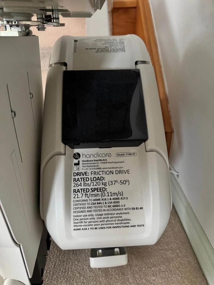 Handicare 1100 ST Stairlift Chair Lift - photo 3