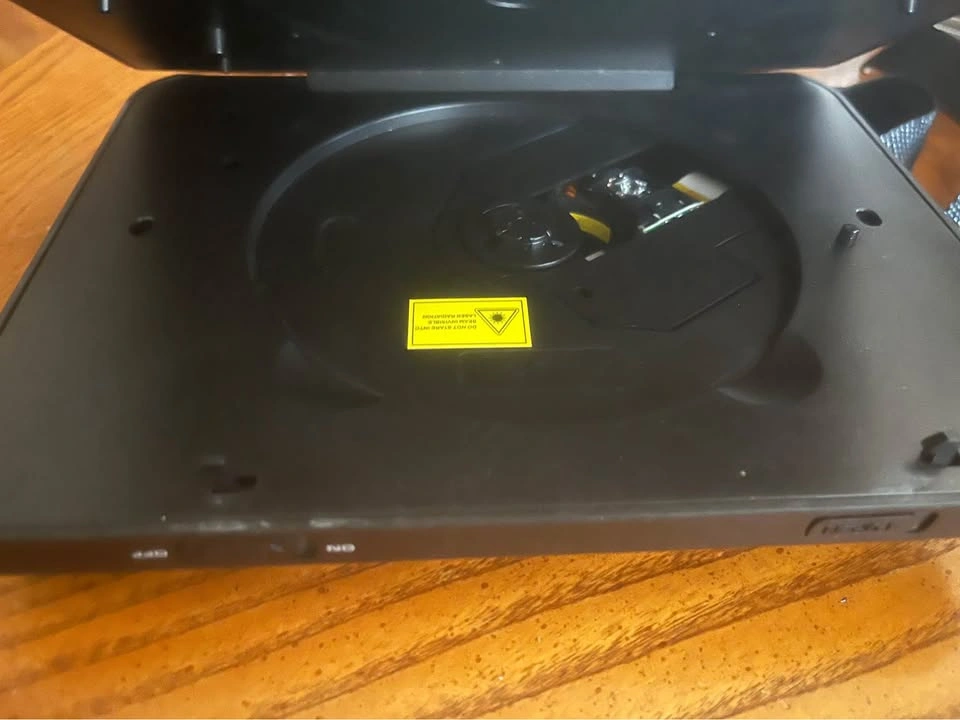Sylvania 7" Dual Screen Portable Car DVD Player (SDVD8739) - photo 2