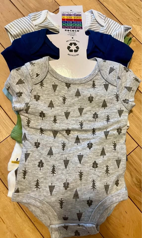 Baby onesies - 6 pack, brand new with tags - photo 2