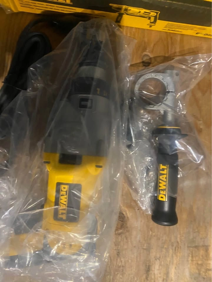 Free delivery New DeWalt DWD520 1/2-inch Dual Speed Hammer Drill - photo 3