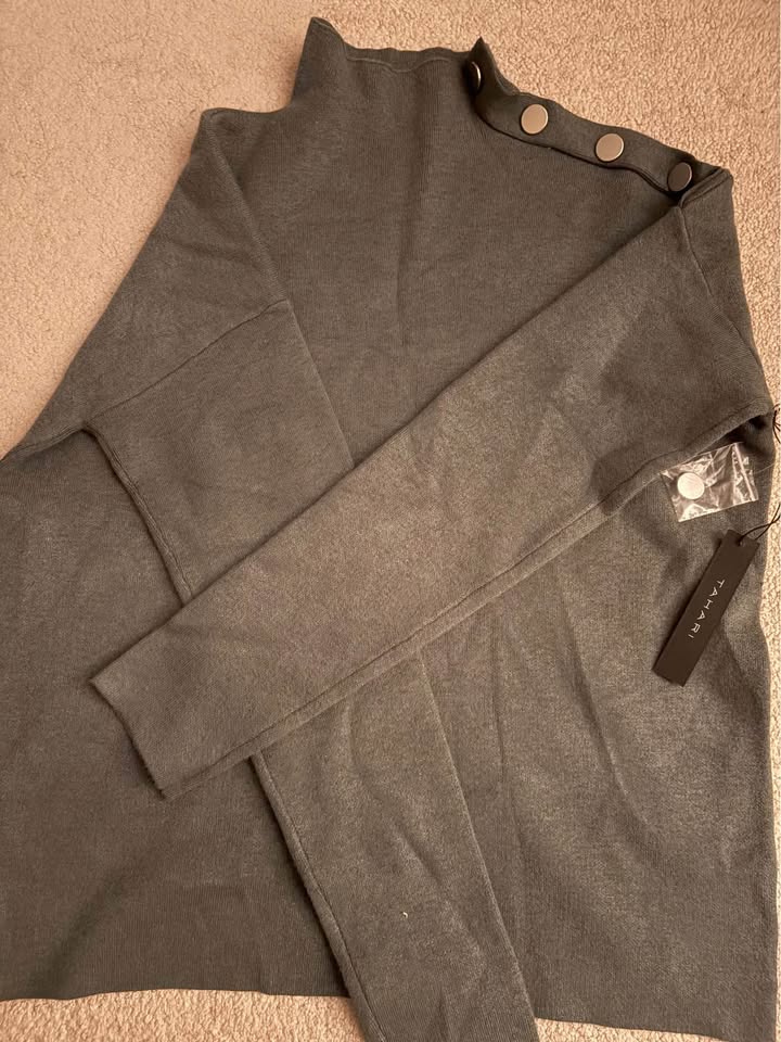 Tahari sweater - photo 2