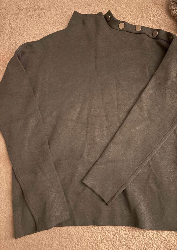 Tahari sweater - photo 3