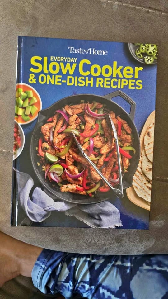 BRAND NEW - Taste of Home Slow Cooker & One-Dish Recipes Cookboo