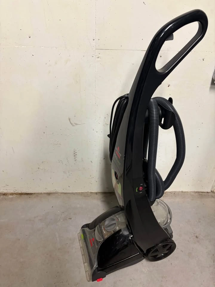 Bissell ProHeat Carpet Cleaner - photo 2