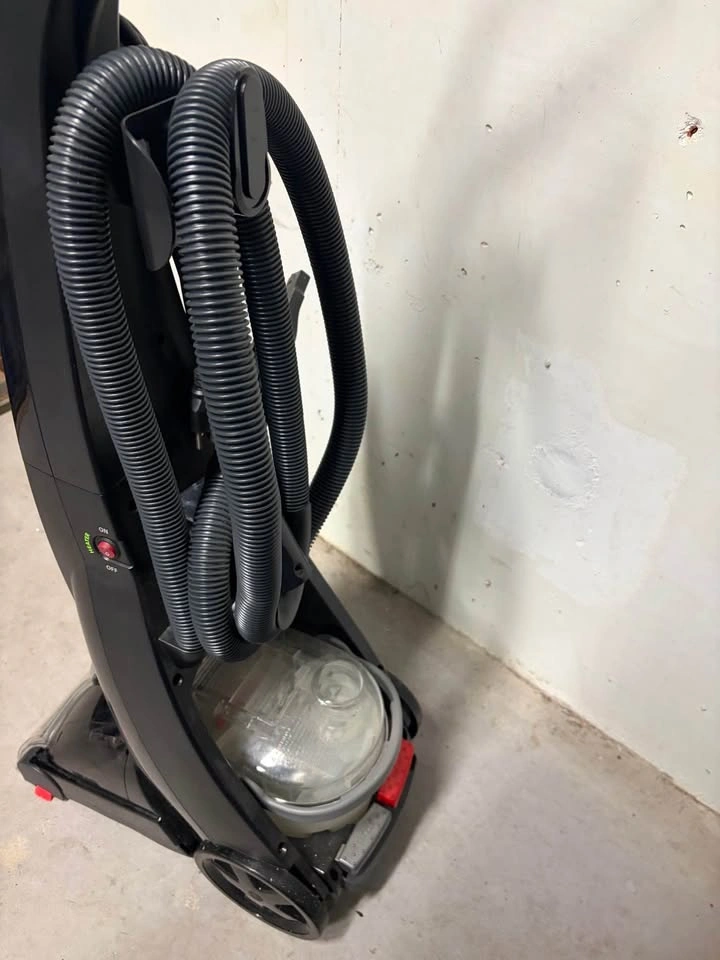 Bissell ProHeat Carpet Cleaner - photo 3