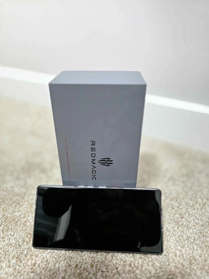 REDMAGIC 11 Pro (24GB RAM / 1TB Storage) - Nightfreeze