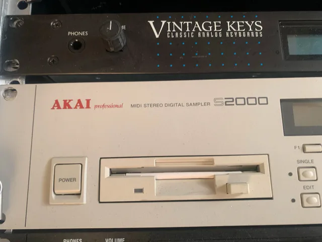 Vintage keyboard synth rack and hd case image indicator(2)