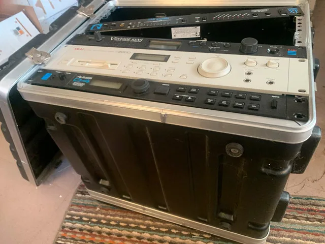 Vintage keyboard synth rack and hd case image indicator(3)